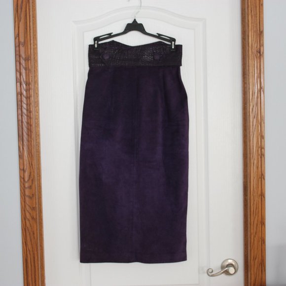 Danier Suede Pencil Skirt - Picture 3 of 12